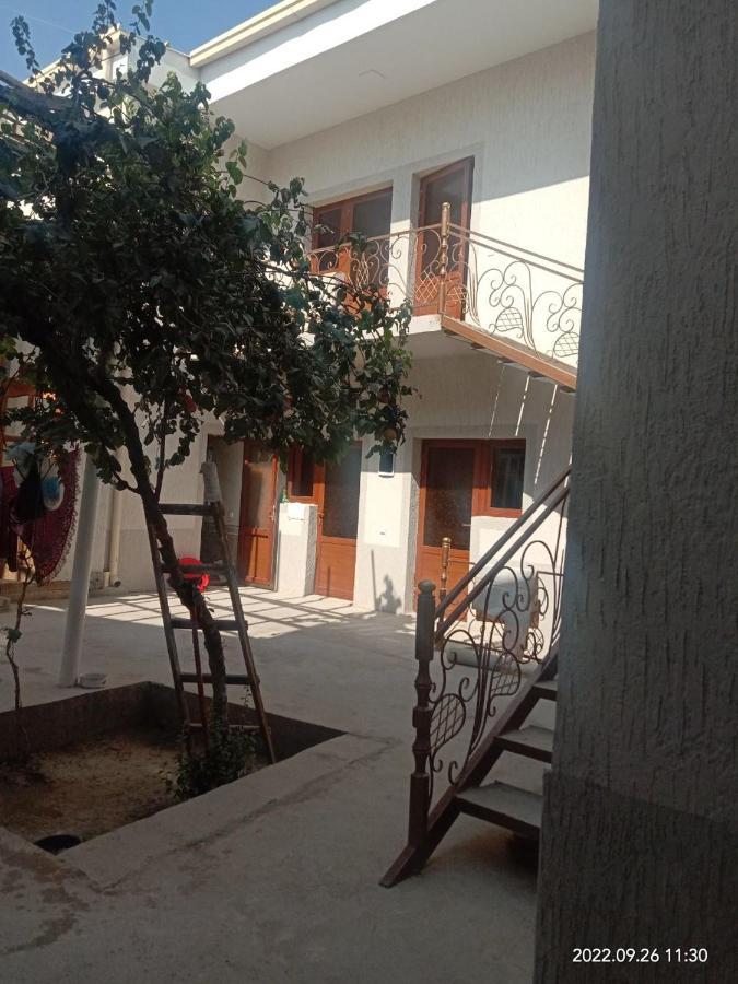 In Center Of Bukhara Family Guest House Mirg'Iyos Exterior foto